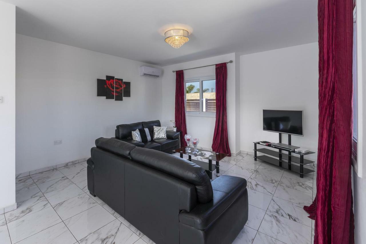 Protaras Villa Hollywood Exterior photo
