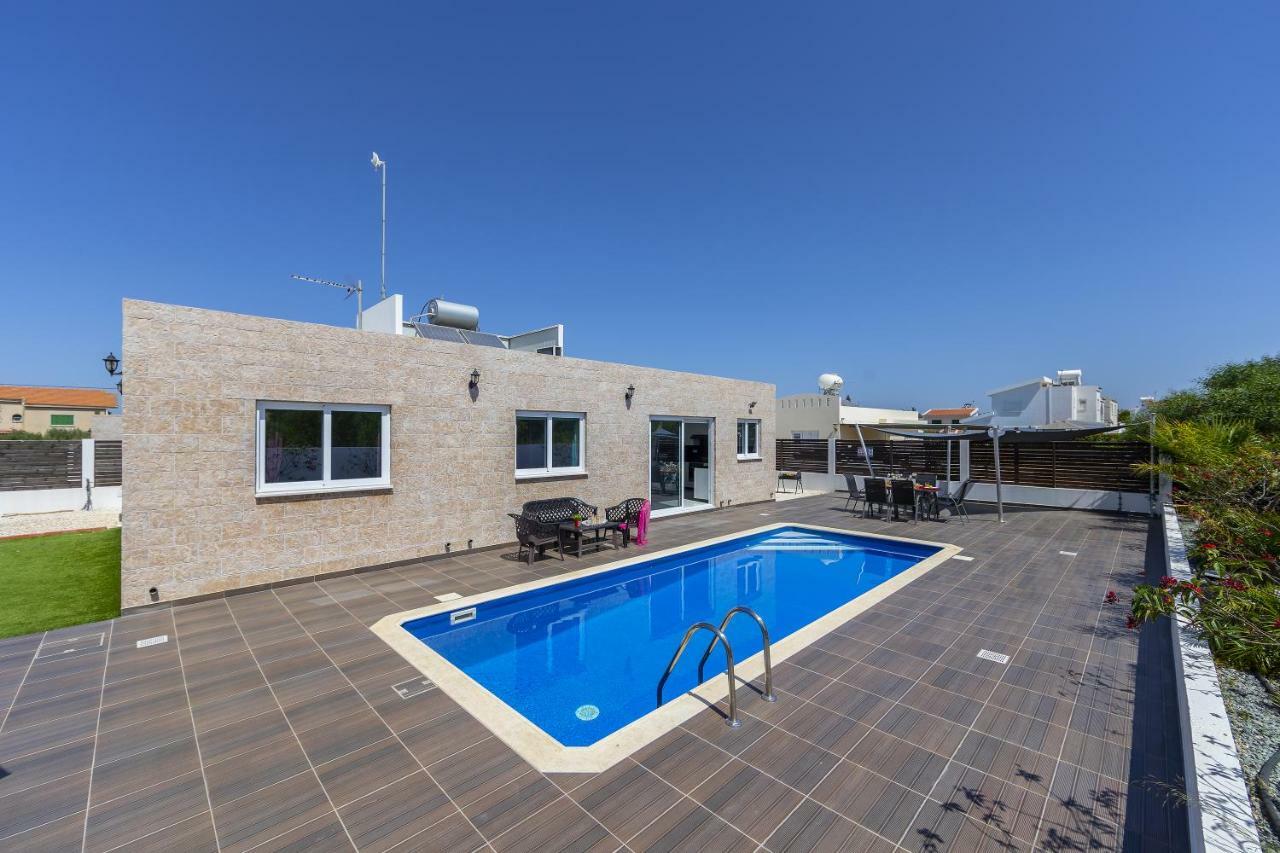 Protaras Villa Hollywood Exterior photo